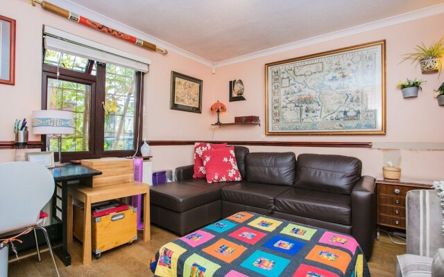 Spacious 3 Bedroom in South East London With Garden