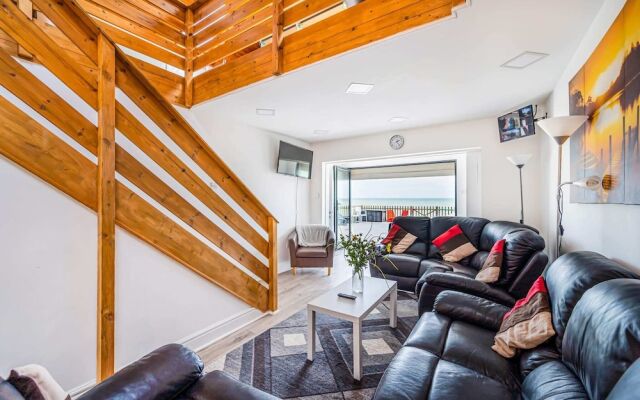 Family Beachfront House With 2 Kayaks Sleeps 10