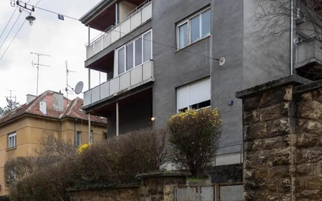 Modern Studio near British Square