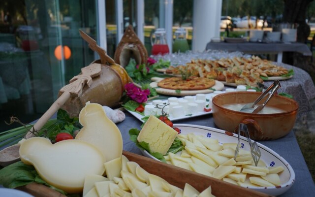 Ferienwohnung "ulivo" mit Pool und Privatstrand -1