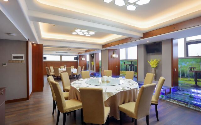 Lujia International Hotel