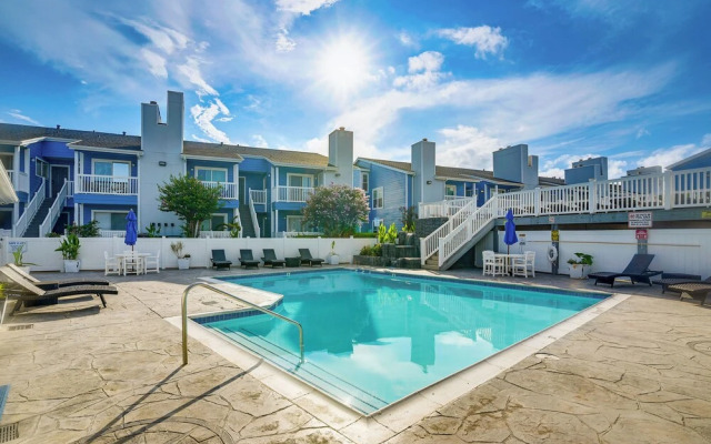 1/4 Mi to Seawall: Relaxing Galveston Condo!