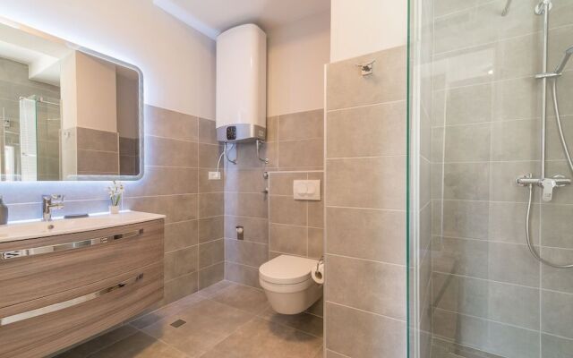 Luxurious Suites Elegance