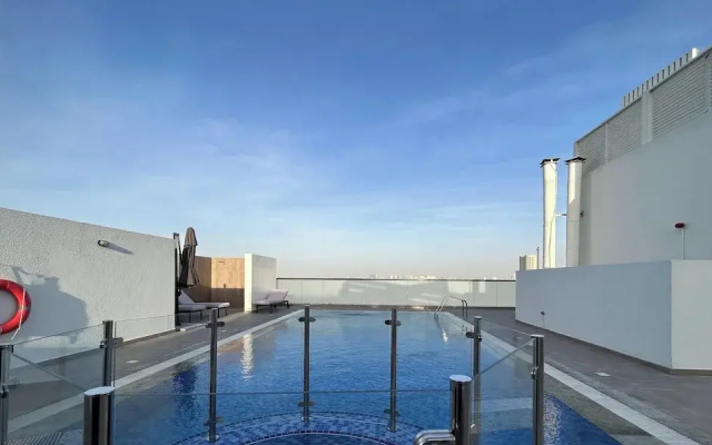 Spacious Studio With Balcony in AL Majan