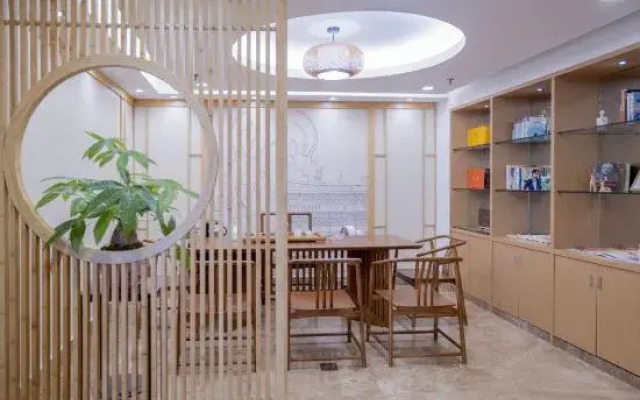 Sunshine Holiday Hotel