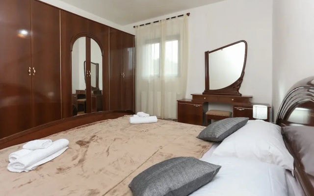 Sunny Elegant Apartments in Trogir