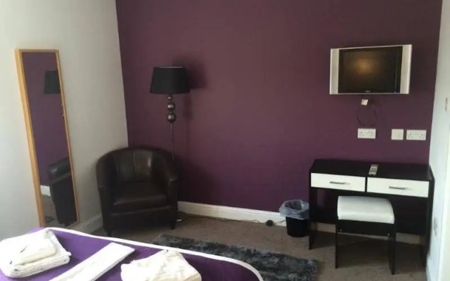 Dundee Carlton