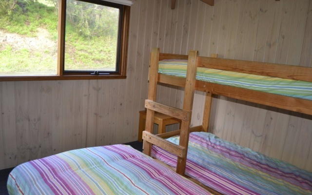 Lorne Cottages Ocean Views - Log Fires & Spas – Guest Rooms – Lorne