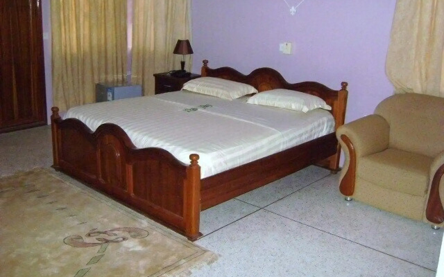 East Airport Guesthouse