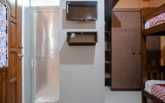 OYO 702 Queens Hometel