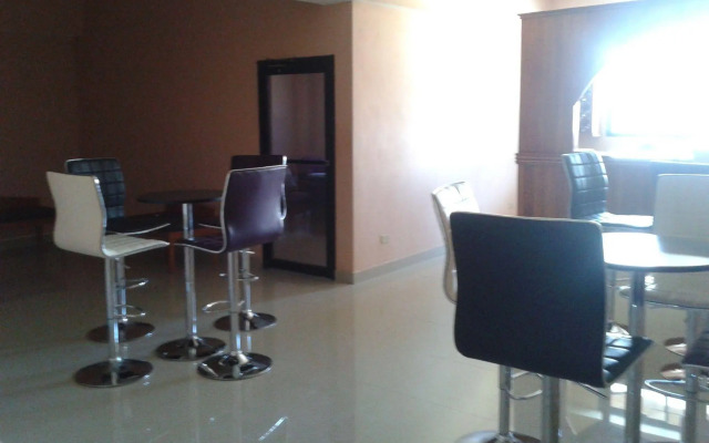 Le Monte Cristo Hotel & Suites