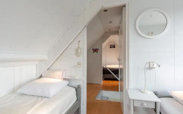 Klaproos, Holiday Home