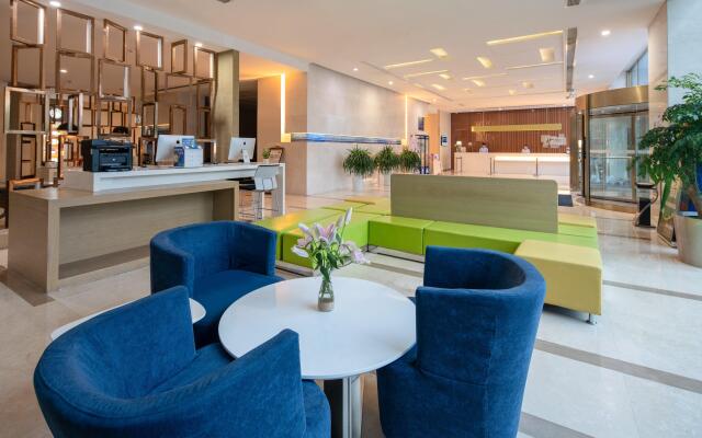 Holiday Inn Express Luoyang City Center, an IHG Hotel