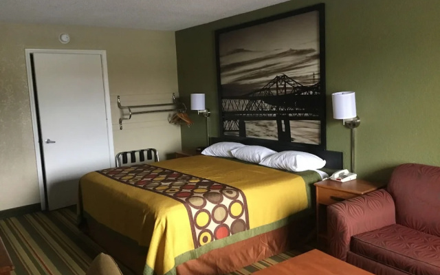 Super 8 Meridian