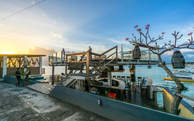 Ware Ware Surf Bungalow Lembongan