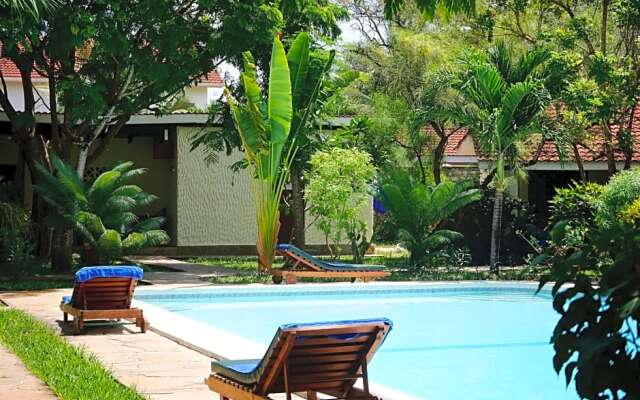 Diani Campsite  Cottages