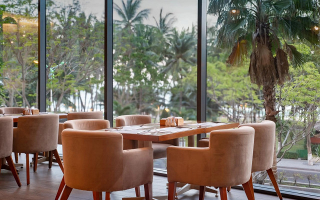 Starcity Hotel & Condotel Beachfront Nha Trang