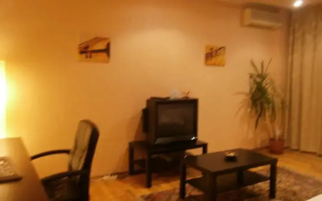 Maya Apartment Triumf