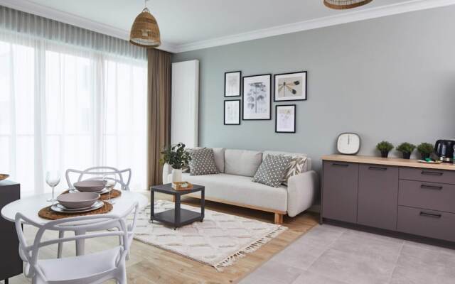 Metro Imielin 8th Floor Apartment