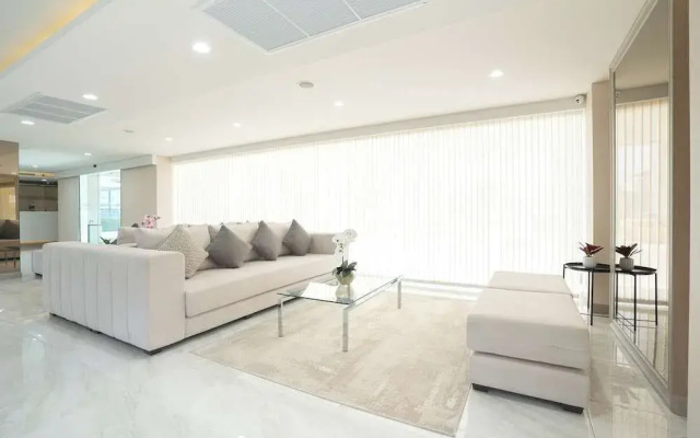Oriole Residence