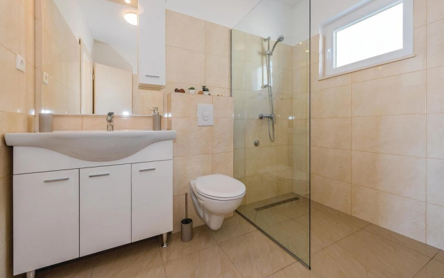 Nice Home in Rogoznica With Wifi and 6 Bedrooms