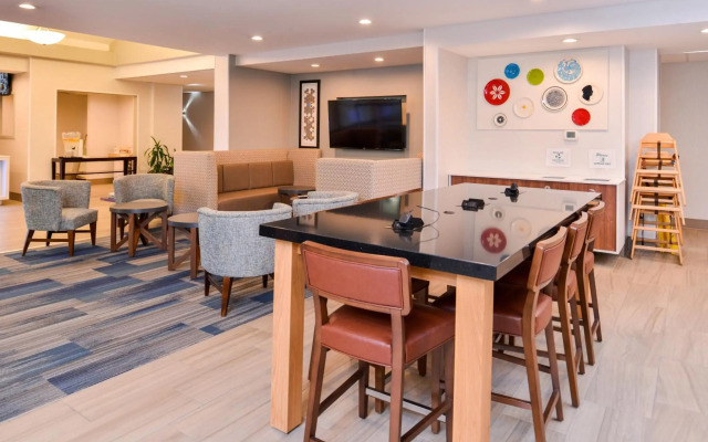 Holiday Inn Express & Suites Lacey – Olympia by IHG