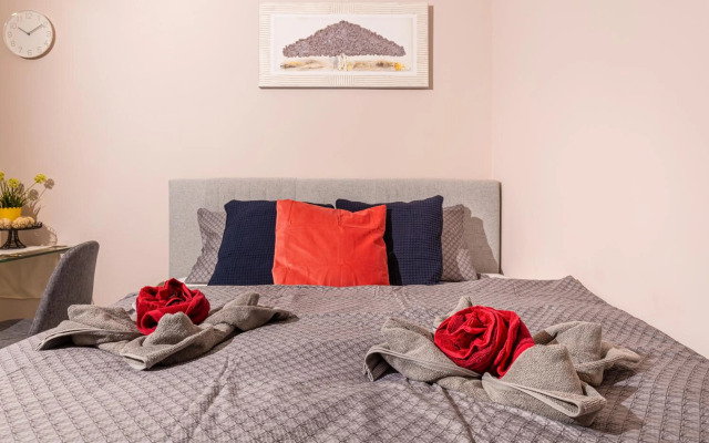 Stella 1&2 - Pink and Grey Studios near the Singing Fountains