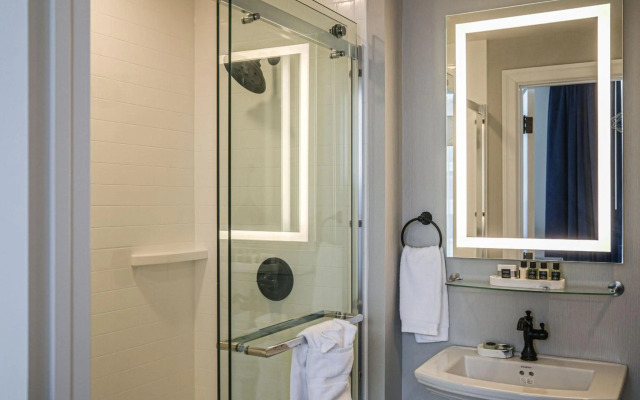 BLU-Tique, Akron, a Tribute Portfolio Hotel