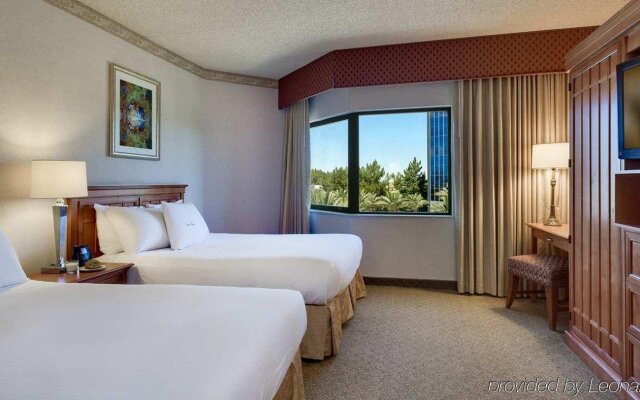 DoubleTree Suites by Hilton Phoenix