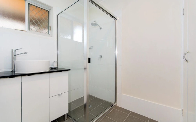 Lowset Sweetie, Central to Everything - Partridge St, Bongaree