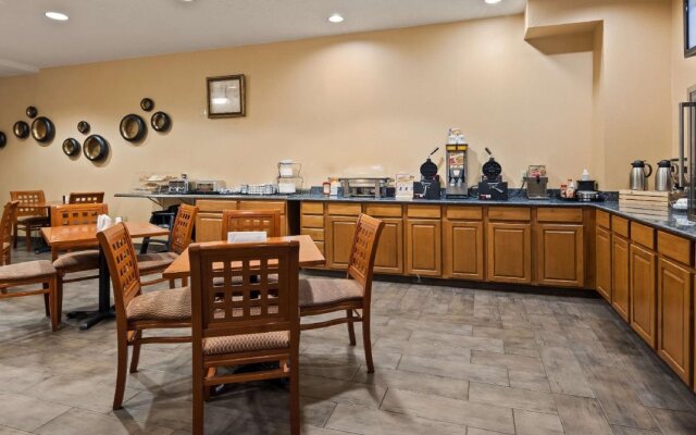 Best Western Plus New Cumberland Inn & Suites