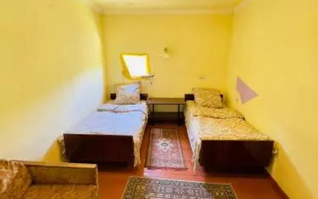 Rossi Rest House By The River