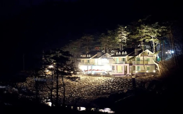 Royaltree Pension