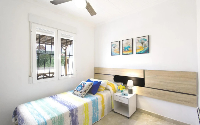CASA SOLEADA. Intimidad, piscina y mucho sol.