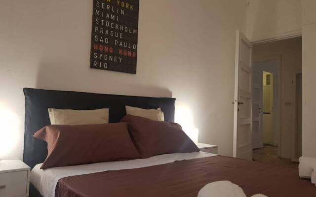 Exclusive 4 Bedrooms Apartment in Milan Center