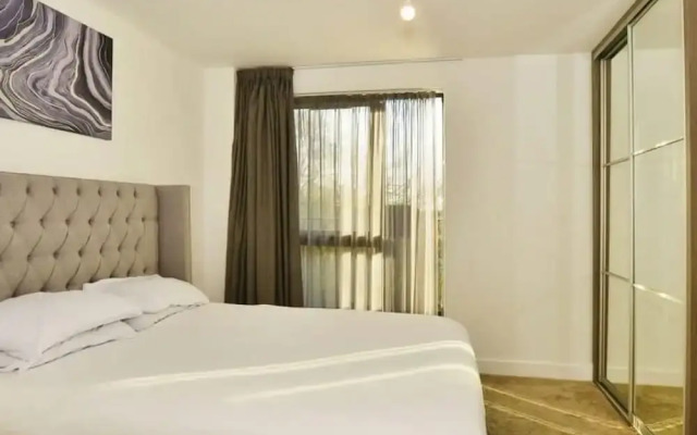 Sleek 2 Bedroom Apartment - Sofa-bed - Ashford