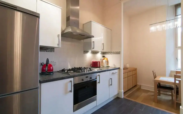 Elegant & Spacious 2 Bedroom Apt