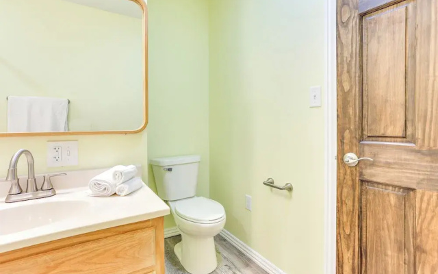 Quiet Oakland City Studio: Walk Downtown!