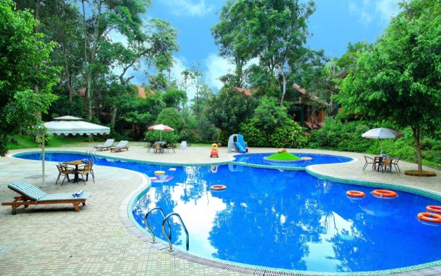 Green Gates – Pool – Kalpetta