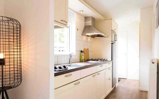 Nice chalet with microwave, Wageningen at 3.5 km.