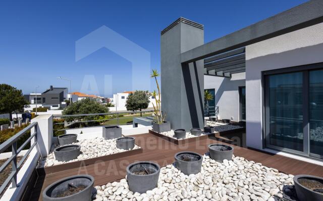 Aqua Villa by Acasadascasas