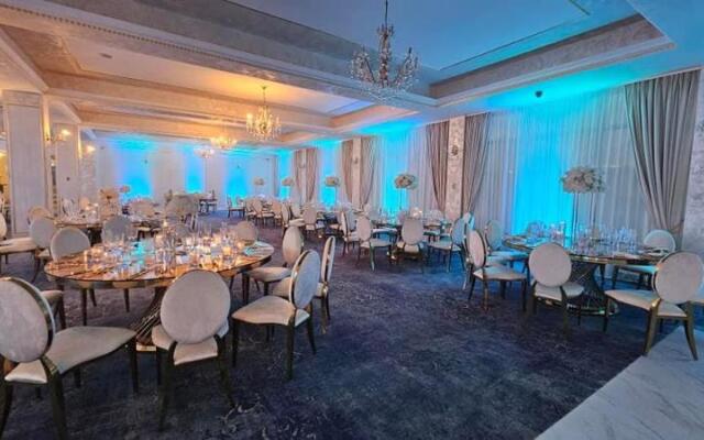 Queen Vera Hotel