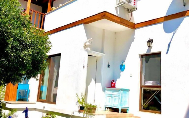 Lacivert Otel Akyaka