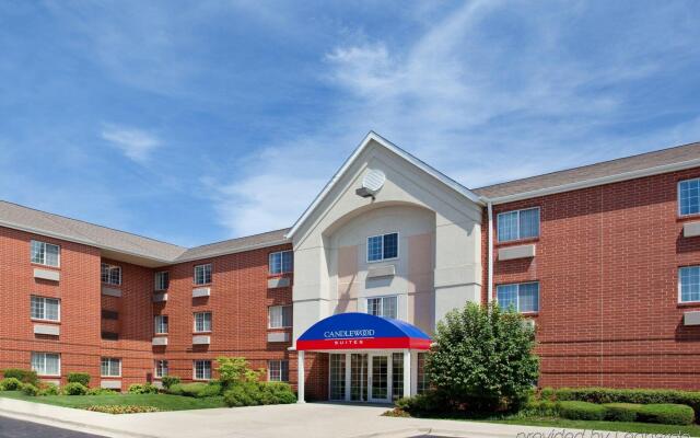 Sonesta Simply Suites Chicago Naperville