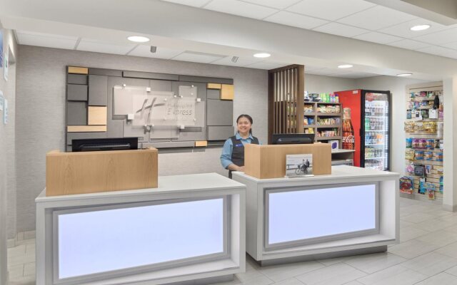 Holiday Inn Express & Suites Byron by IHG