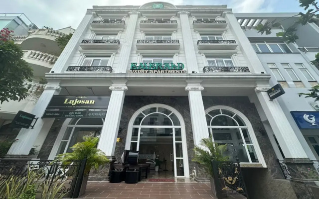 Collection O Emerald Luxury Apartment - Near SECC