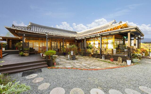 Sinragoon Hanok Pension