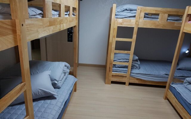 BUZZ Guesthouse