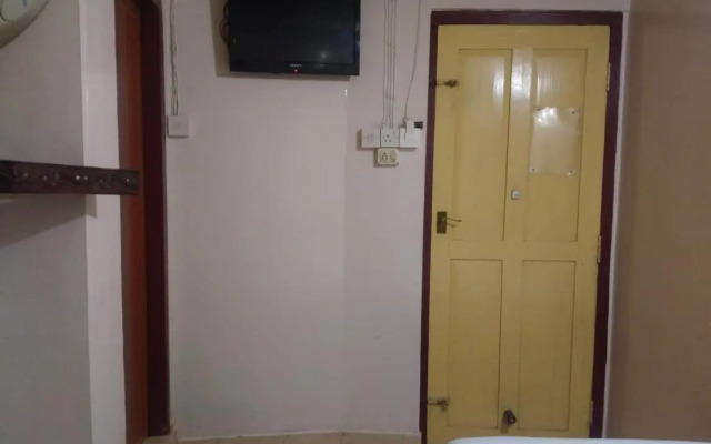 Anandan Tourist Home