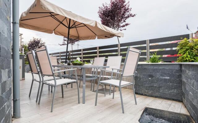 Design Suites Efharis (Syrah)